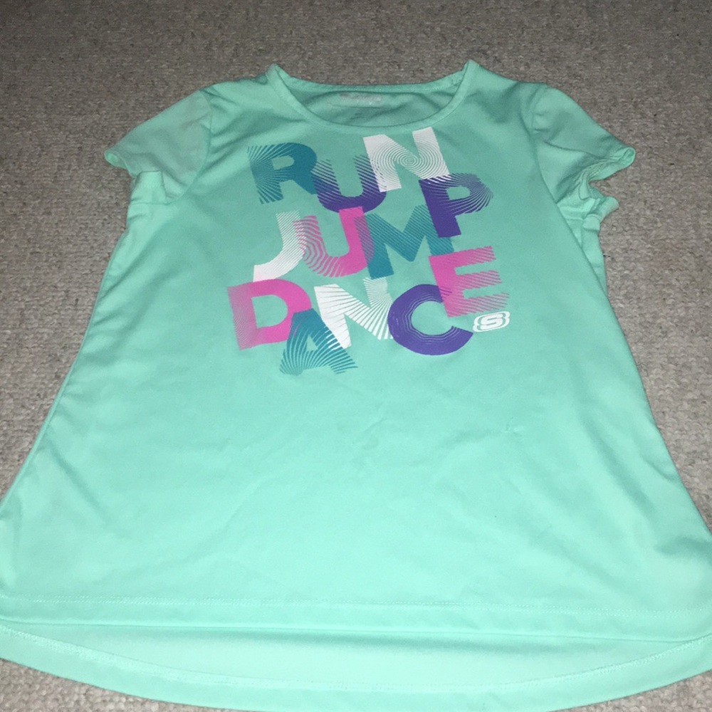 Sketchers active shirt and short set
